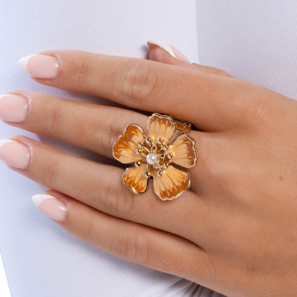 Elegant Gold and Orange Floral Ring
